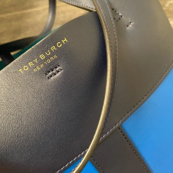 NEW Tory Burch Bucket Bag - Purse - 2 Pieces - Never Worn - Picture 2 of 9